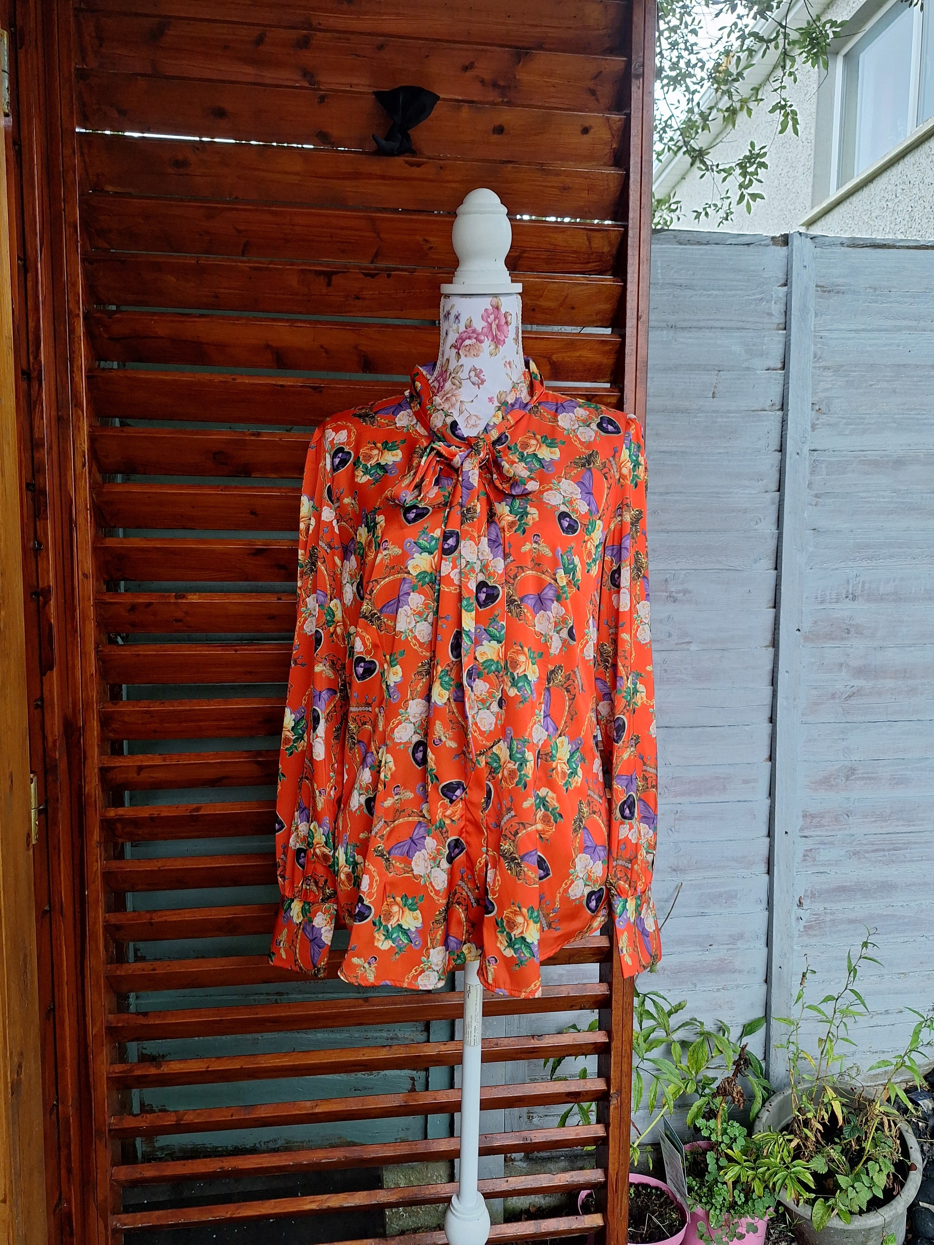 Hawes and Curtis Women Butterfly Satin Blouse Size 16