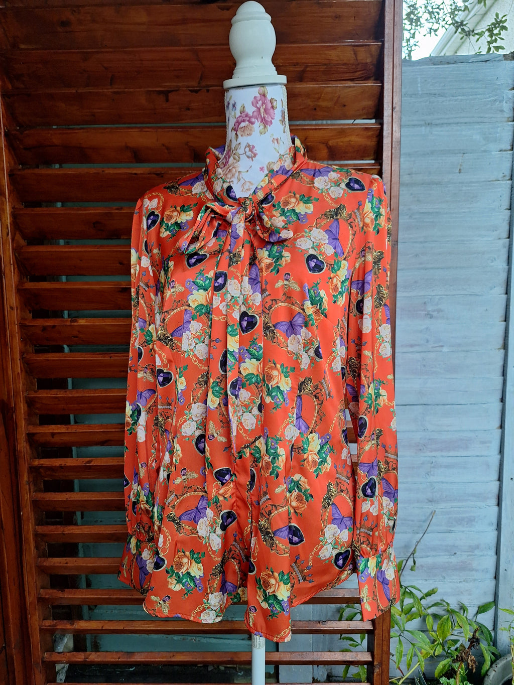 Hawes and Curtis Women Butterfly Satin Blouse Size 16